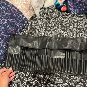 New makeup brushes with bag